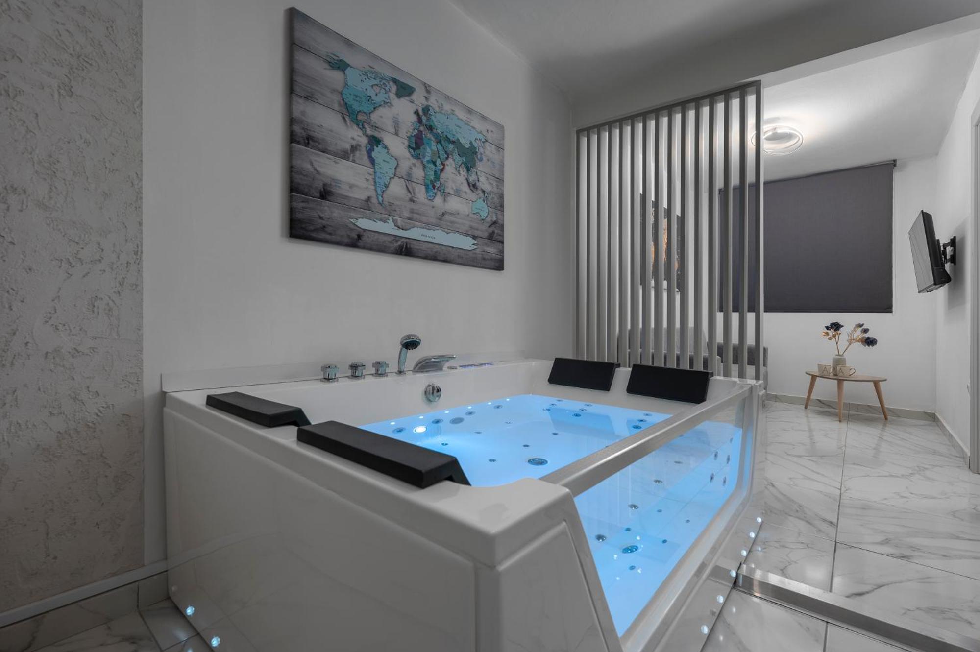 Premium Jacuzzi Suite At The City Center, By Aqua Platinum Салоники Экстерьер фото